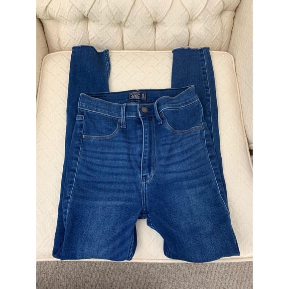 Abercrombie High Waisted Jeans - Picture 2 of 2